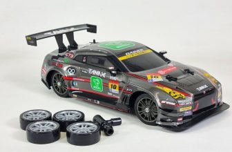 NISSAN NISMO GTR 4WD DRIFT RACING RC CAR 2.4 GHz DRIFT RACING TYRES 1/16 Gift UK