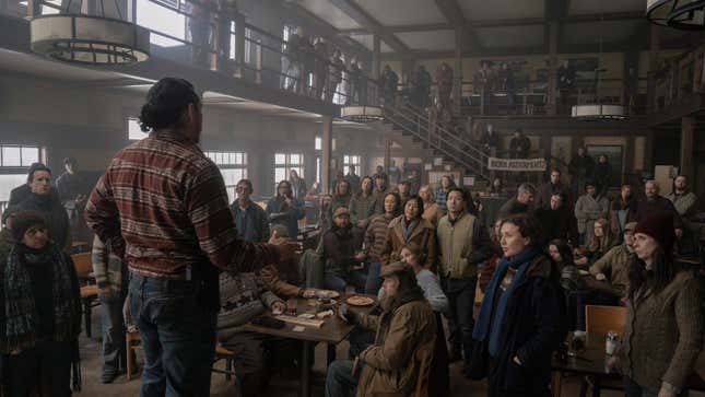 Tommy addresses a crowd inside a bar.