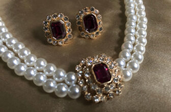 VINTAGE STYLE Multistrand Faux Pearl Faux Red Ruby Necklace Choker + Earring Set