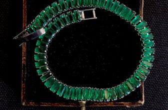 Vintage Style Jewellery Green Gemstones Bracelet 18K White gold plated