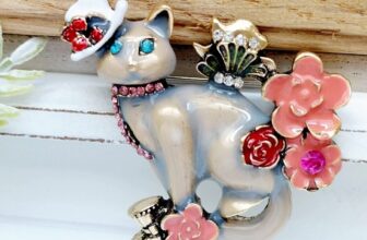 Charming Enamel Cat Brooch with Hat & Flower Vintage Style Pin Jewellery Gift
