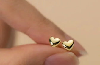9ct gold  stud earrings heart design 5 mm pair