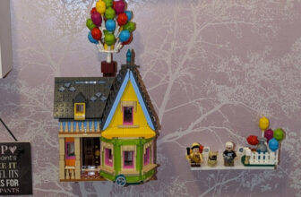 Wall Mount for LEGO Disney Pixar Up House 43217