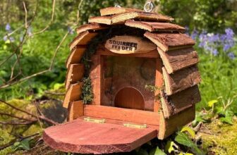 Hanging Squirrel Feeder Wooden Garden Wildlife Feeding Station Box
