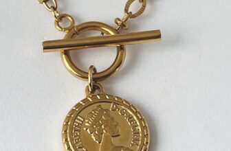 18K Gold Plated chunky unusual chain necklace queen coin pendant toggle closure