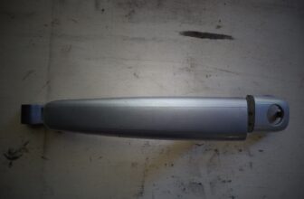 PEUGEOT 307 RIGHT FRONT DOOR HANDLE PART IN SILVER FROM 2006 RHD CAR