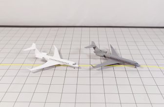 2x Bombardier Global 7500 Business Private Jet Models 1:400 Scale Diorama
