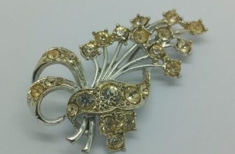 Vintage COSTUME JEWELLERY BROOCH Silver Tone Diamante FLOWERS BOUQUET C1