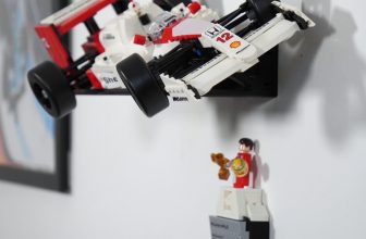 Wall Mount for Lego 10330 & 10353 McLaren MP4/4 & Senna Gecko Bricks