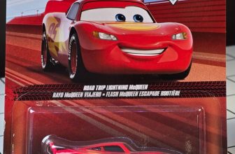 DISNEY PIXAR CARS-ROAD TRIP LIGHTNING MCQUEEN-ON THE ROAD SERIES-NEW