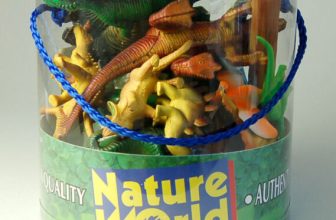 Large Tub of Dinosaurs Plastic Animals 18 pce Set T Rex Stegosaurus New Toys