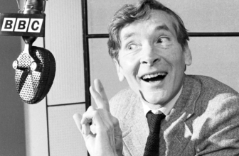 Bible readings by ‘Carry On’ star reveal private quest for faith