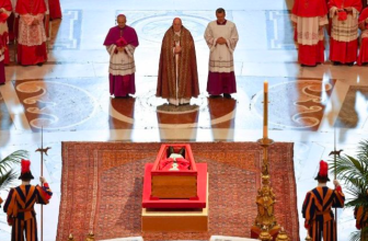 Pope’s body transferred to St Peter’s Basilica