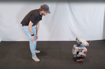 Artificial intelligence humanoid robot learns to mimic human emotions and behavior
