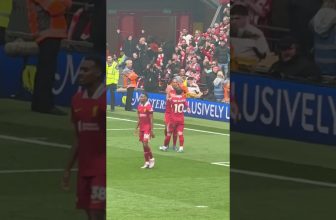 Van Dijk kissing the Liverpool badge after goal against West Ham