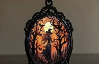 WITCH FOREST HALLOWEEN 🎃 BEAUTIFUL ORNATE OVAL NECKLACE PENDANT
