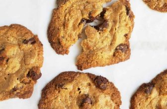 Keto Peanut Butter Chocolate Chip Cookies