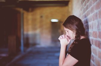 40 Quotes for Calming Your Mind When You Are Standing at a Crossroads in Life