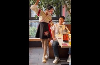 Wow, your big brother’s gesture is so cool!