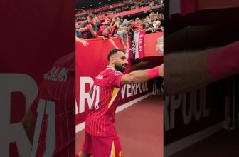 A high five from Salah 😁👋