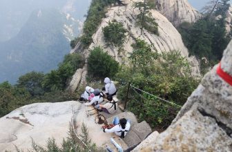 Is Mount Huashan worth visiting? A day trip from Xi’an (Day 8 in China) » myBeautyCravings