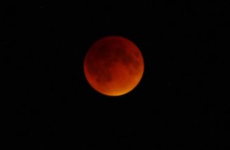 Total lunar eclipse on a blood moon