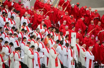 General congregation begins: Cardinals suspend beatifications, swear to secrecy