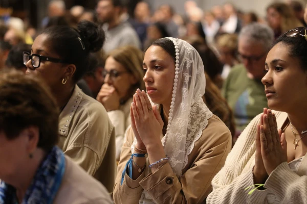 Faithful pray during the Holy Thursday liturgy at St. Peter's Basilica, Vatican City, April 17, 2025. Zofia Czubak / EWTN News