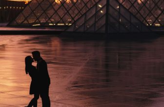 5 Rom-Coms on Netflix to Check Out