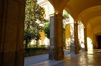 XE3A5477 – Claustro de la iglesia de Santo Domingo – Cloister of the church of Santo Domingo (Granada)