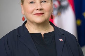 Korinna Schumann, Bundesministerin für Soziales, Gesundheit, Pflege und Konsumentenschutz