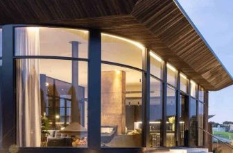 Take in this Awe-Inspiring Australian Clifftop Retreat: Introducing This Month’s Wow Space