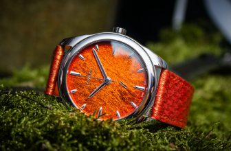 Hands-On Debut: Awake Sơn Mài Jurassic Watch