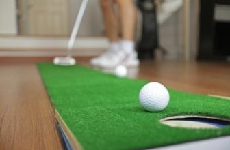 The 6 Best Indoor Putting Greens For Home (Ranked/Reviewed)