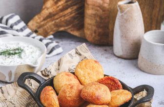 Air fryer cheesy dough bites with tzatziki — Low carb recipe — Diet Doctor