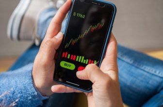 From Tweets to Trades: The Risks of Social Media in Investing