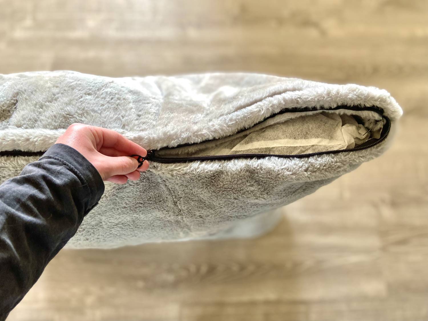 Nandog Super Cloud Pillow Bed Review - unzippering cover