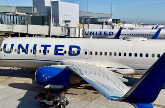 United cuts flights, but still sees strength for international vacations and premium seats
