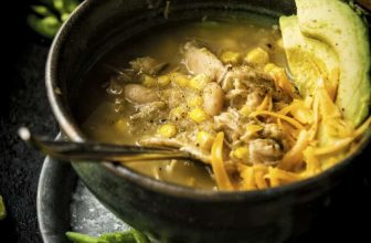 Easy White Chicken Chili Recipe: Quick and Cozy Dinner