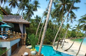 Best Beaches, Areas & Hotels (2025)