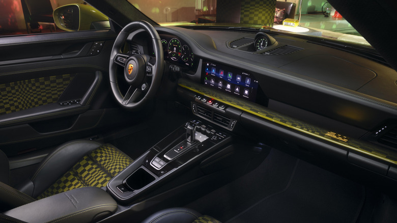 Dashboard of the Porsche 911 Spirit 70