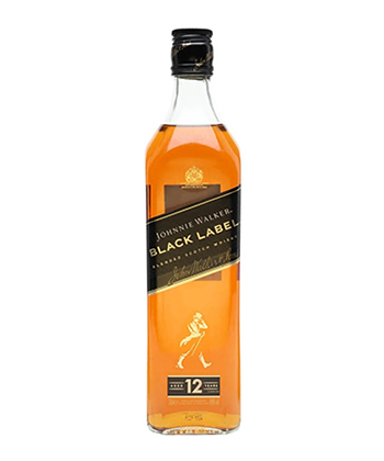 Johnnie Walker Black Label is one of the best whiskeys for beginners, according to bartenders. 