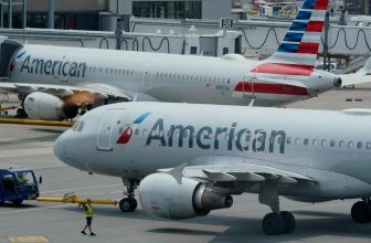 Major airlines continue to cut flights, pull 2025 outlooks