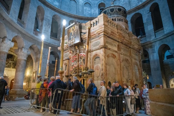 The edicule of the Holy Sepulcher, which contains the venerated tomb, inside the Basilica of the Holy Sepulcher in Jerusalem. Credit: Marinella Bandini