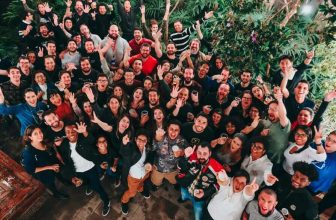 How to Plan a Class Reunion Step-by-Step