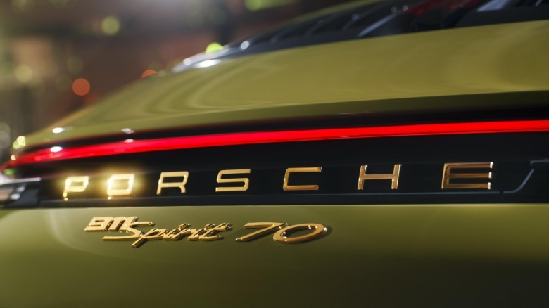 Rear badge of the Porsche 911 Spirit 70