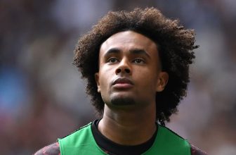 Video: Joshua Zirkzee aims dig at section of Man United fans after dramatic comeback vs. Olympique Lyonnais – Man United News And Transfer News