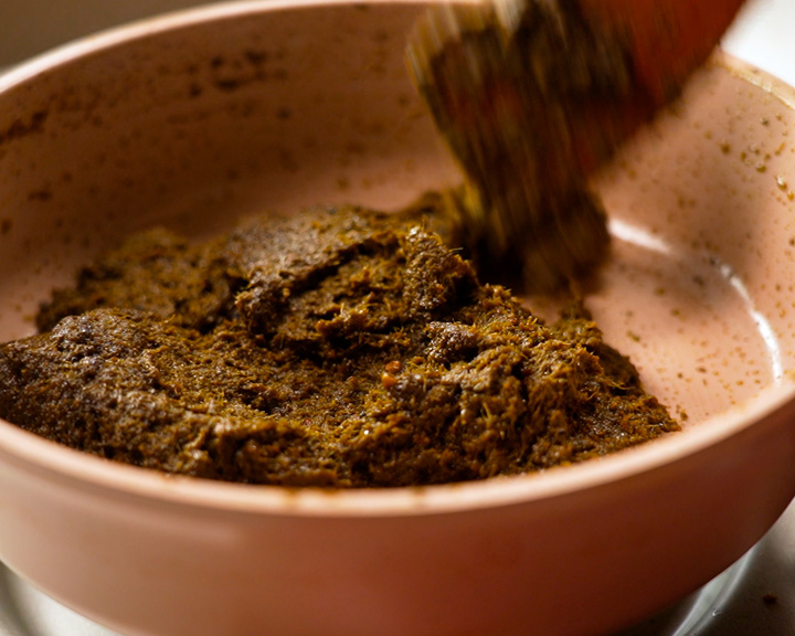 karuveppilai thokku ready