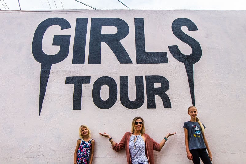 mother daughter under girls tour mural one melrose ave