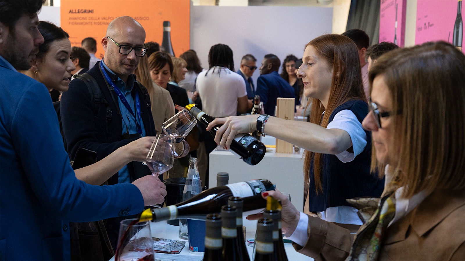  Vintners pour their Italian wine for OperaWine guests.